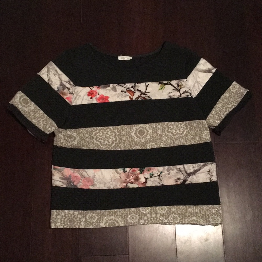 A patterned top